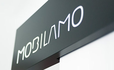 MOBILAMO Maßmöbel Logo Schild